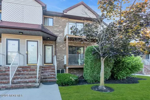 4511 Birchwood Ct, North Brunswick, NJ 08902