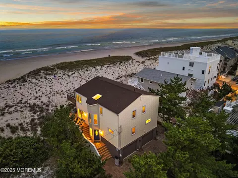 208 E 20th St, Long Beach Township, NJ 08008