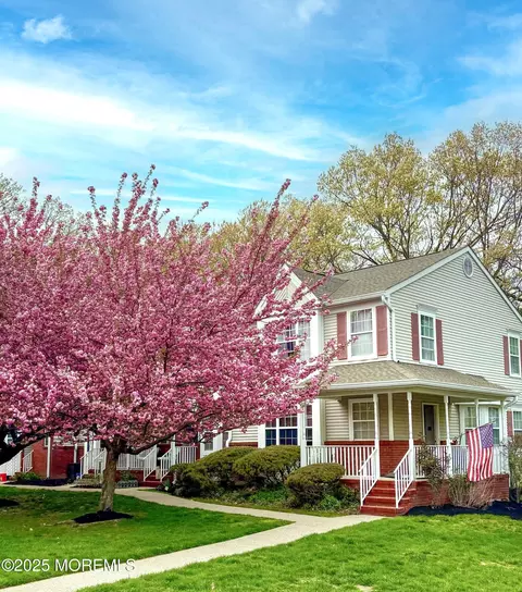 117 Lexington Ct, Holmdel, NJ 07733