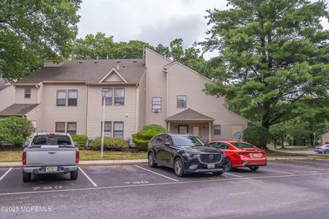 410 Owls Nest Ct, Jackson, NJ 08527