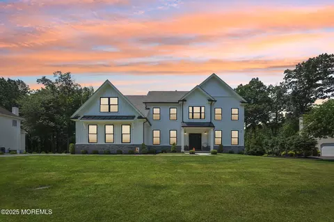 5 Randolph Dr, Robbinsville, NJ 08691