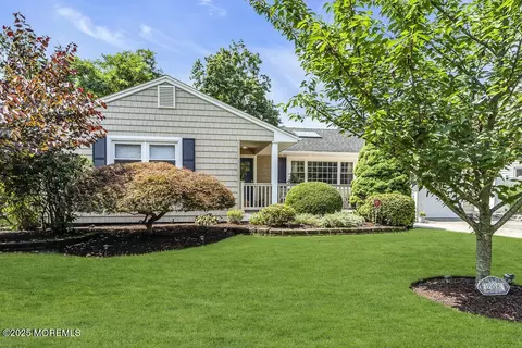 208 Chatham Ln, Point Pleasant, NJ 08742