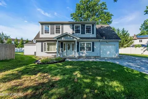 22 Tara Lin Dr, Hazlet, NJ 07730