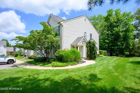 45 Liverpool Ct #10, Freehold, NJ 07728