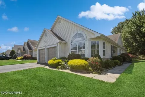 2525 Spring Hill Dr, Toms River, NJ 08755