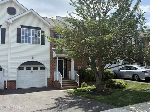 34 Heron Ct, Manalapan, NJ 07726
