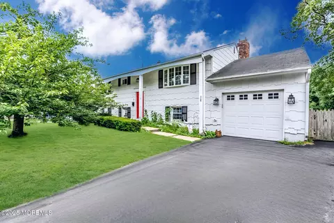 7 Southport Dr, Howell, NJ 07731