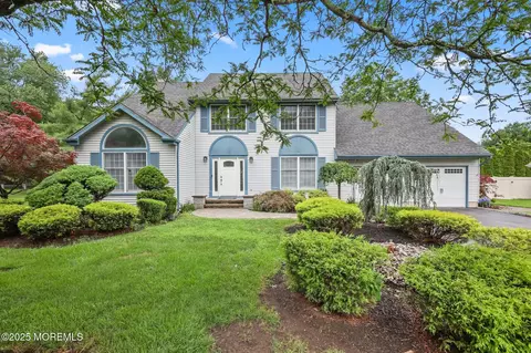 2 Independence Dr, Aberdeen, NJ 07747