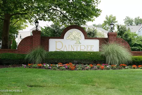 186 Snow Drop Pl, Freehold, NJ 07728