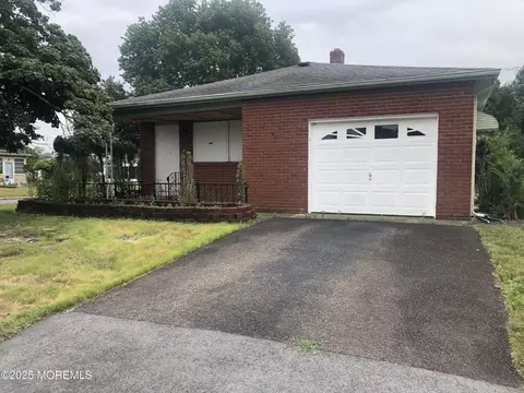 12 Tortola St, Toms River, NJ 08757