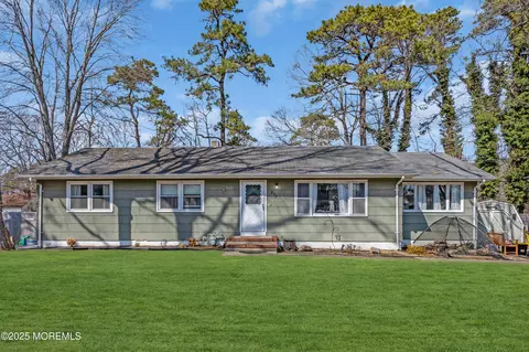 228 Elizabeth Ave, Bayville, NJ 08721