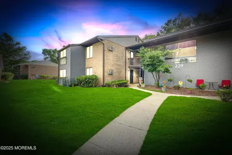 229 Medford Ct #B, Manalapan, NJ 07726