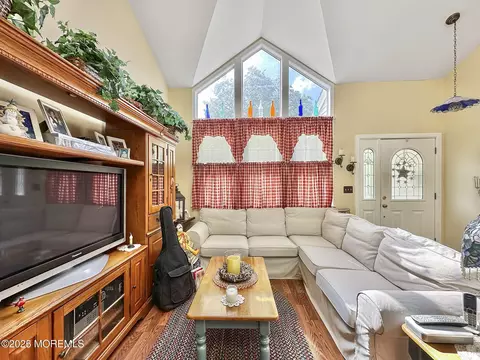 9 Sami Dr, Howell, NJ 07731 photo 4