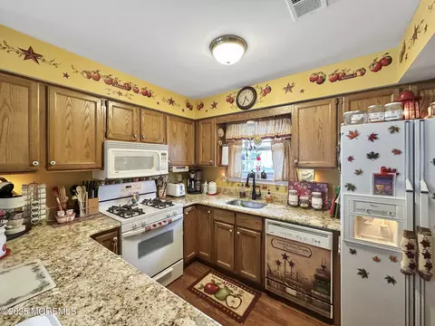 9 Sami Dr, Howell, NJ 07731 photo 9