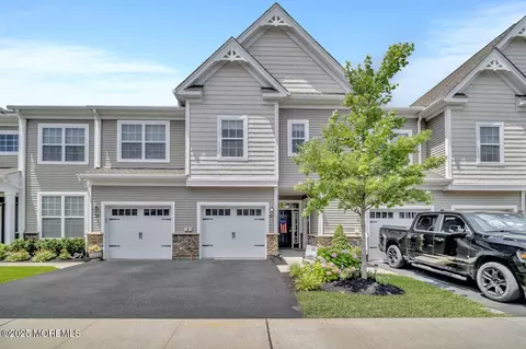 30 Grabowski Dr #960, Parlin, NJ 08859