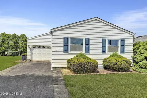 119 Hyannis St, Toms River, NJ 08757