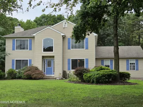 8 Newbury Ct, Jackson, NJ 08527