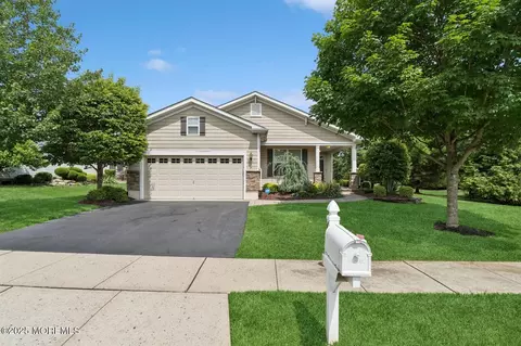 6 Day Star Rd, Manalapan, NJ 07726