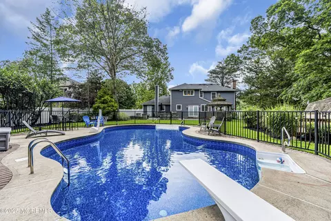 16 Bridge Ct, Jackson, NJ 08527