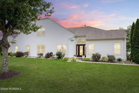 2 Moet Ct, Manchester, NJ 08759