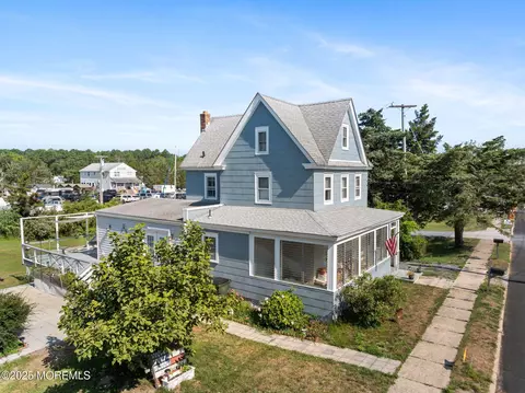 370 S Green St, Tuckerton, NJ 08087