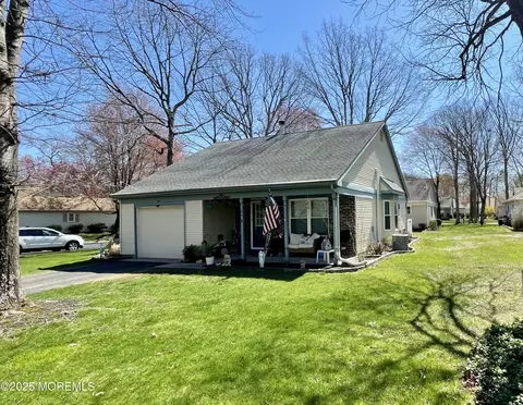 28 Morning Glory Ln, Whiting, NJ 08759