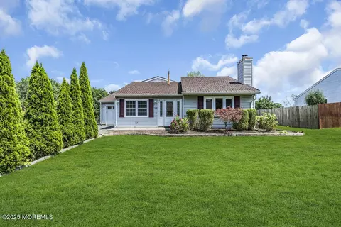124 Cannonball Dr, Tinton Falls, NJ 07753