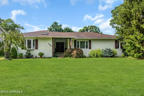 588 Midwood Dr, Brick, NJ 08724