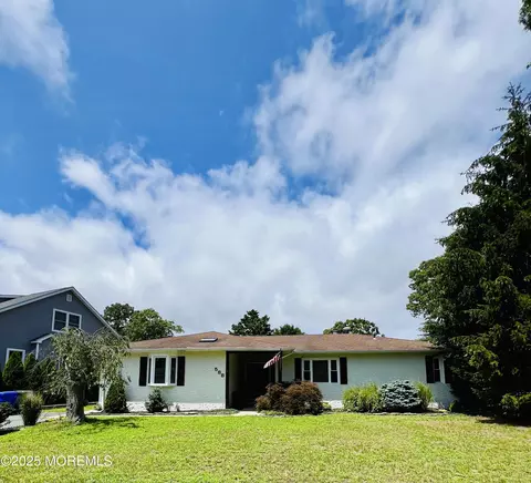 588 Midwood Dr, Brick, NJ 08724