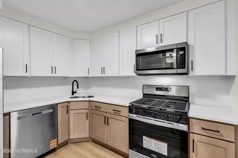 104 Dundee Ct, Aberdeen, NJ 07747