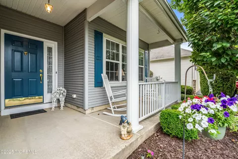 17 Tuscany Cir, Manchester, NJ 08759