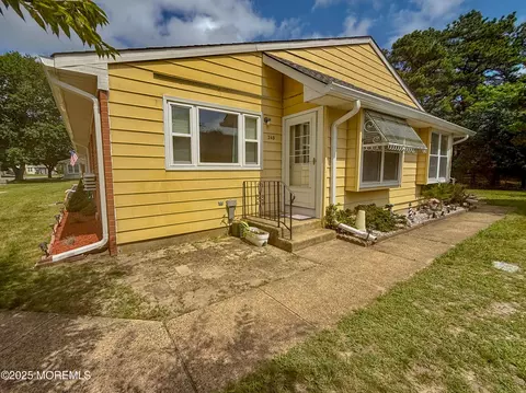 24 Monmouth Ln # B, Whiting, NJ 08759