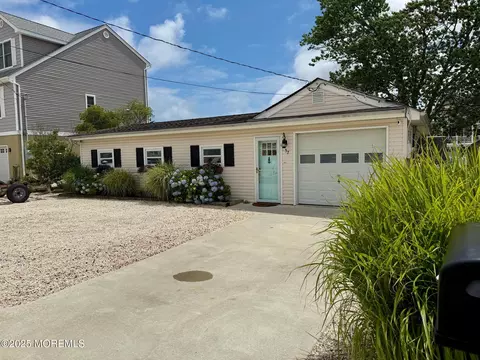 57 Albert Dr, Beach Haven West, NJ 08050
