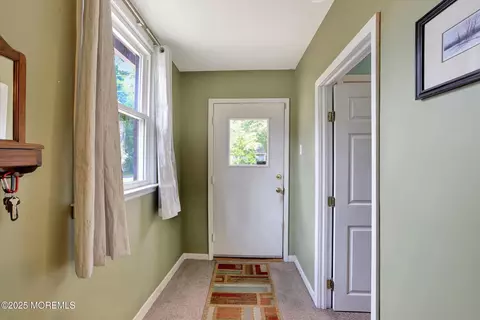 224 Walling Pl, North Middletown, NJ 07748