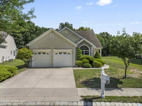 17 Blackmoor Dr, Jackson, NJ 08527