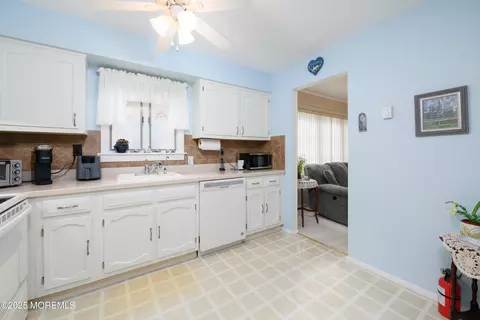 Kitchen - 71 Baser Ln, Brick, NJ 08724 photo 1 of 2