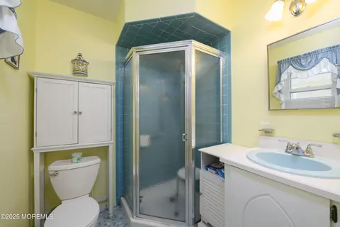 Bath - 71 Baser Ln, Brick, NJ 08724 photo 2 of 2