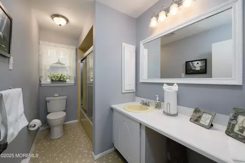 Bath - 71 Baser Ln, Brick, NJ 08724 photo 1 of 2