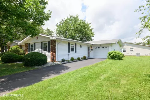 Exterior - 71 Baser Ln, Brick, NJ 08724 photo 1 of 6