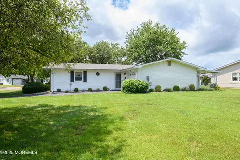Exterior - 71 Baser Ln, Brick, NJ 08724 photo 4 of 6