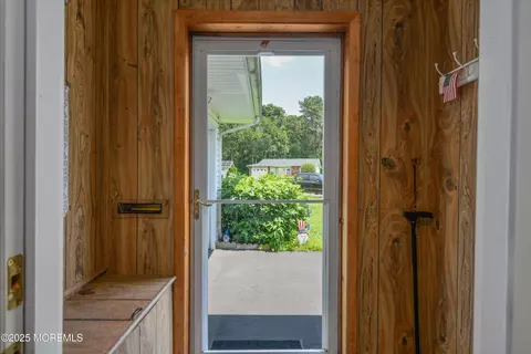 Entry Way - 71 Baser Ln, Brick, NJ 08724 photo 1 of 2
