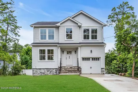 629 Monmouth Ave, Toms River, NJ 08757