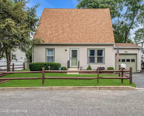 1914 Oak Dale Rd, Toms River, NJ 08753