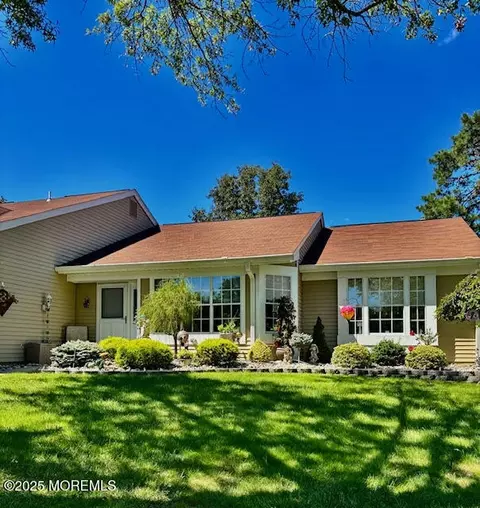 1126 Thornbury Ln # B, Manchester, NJ 08759
