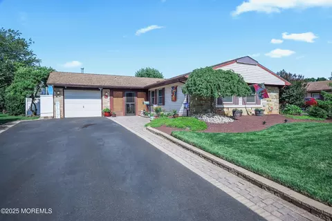 149 Idlewild Ln, Aberdeen, NJ 07747