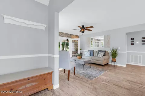 Entry Way - 1 Cedar Ave, Rumson, NJ 07760 photo 2 of 2