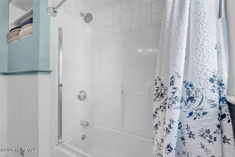 Bath - 1 Cedar Ave, Rumson, NJ 07760 photo 2 of 3