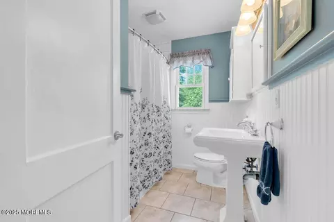 Bath - 1 Cedar Ave, Rumson, NJ 07760 photo 1 of 3