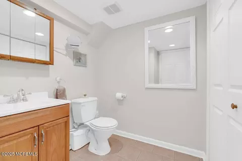Bath - 1 Cedar Ave, Rumson, NJ 07760 photo 3 of 3