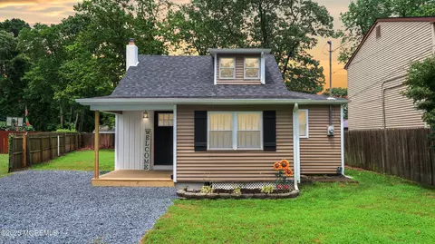 17 Mayfair Ct, Brick, NJ 08723
